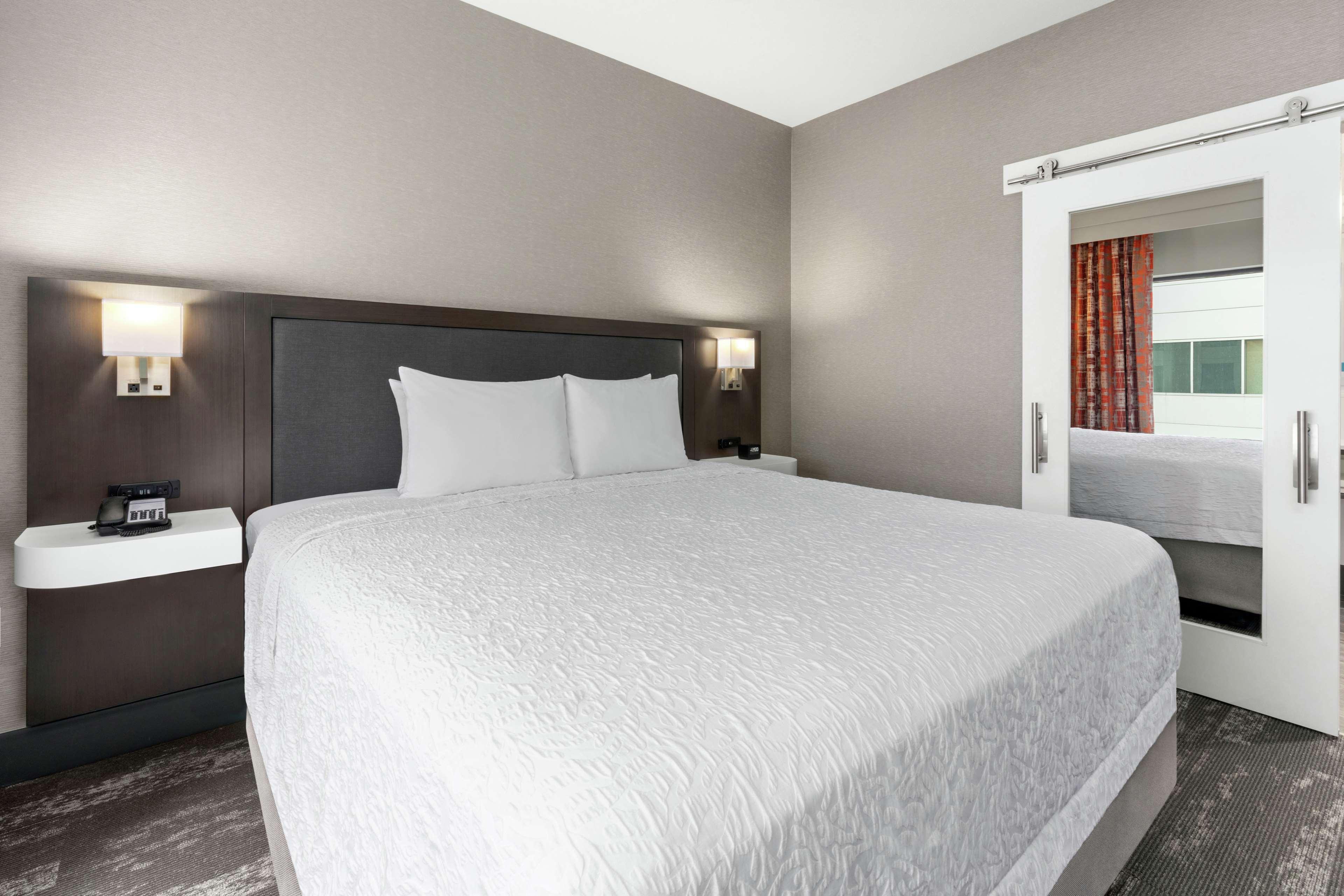 Hampton Inn & Suites Spokane Downtown-South Exterior photo